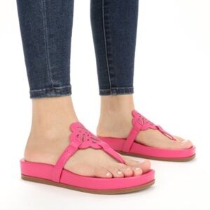 SAM & LIBBY FUCHSIA THONG FLOWER CUTOUT SANDALS NWOT